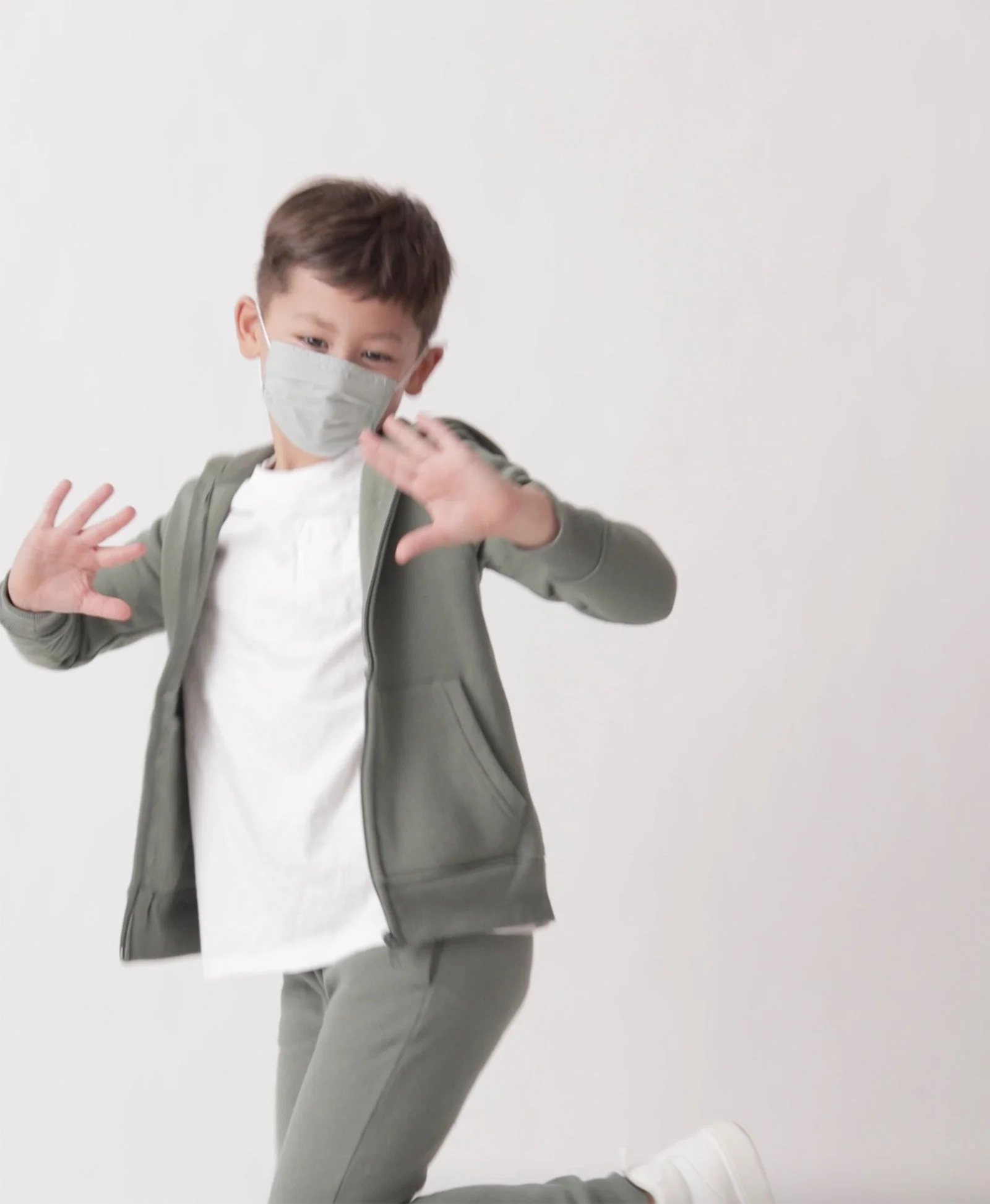 5 Universal Masks - Image 4